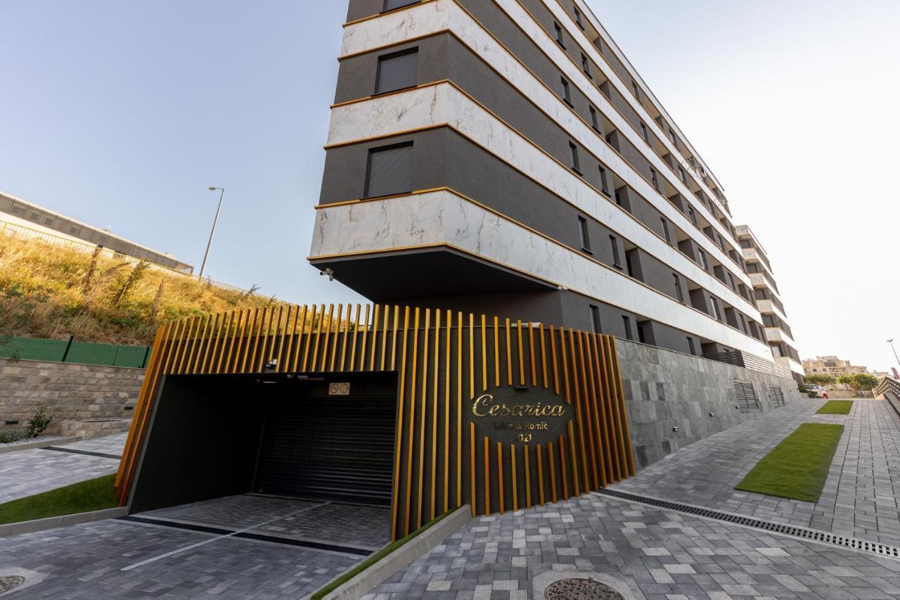 New For 2, Free Private Garage Spot, Wi-fi, 200 M From Mall Of Apartment Split